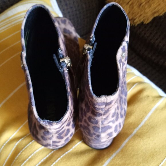Leopard Booties - Picture 2 of 4
